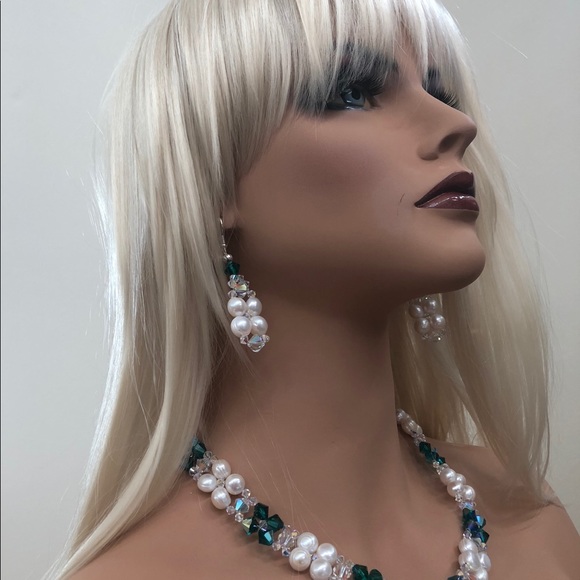 NWT Swarovski Pearl Crystal Necklace Set. - Picture 7 of 9